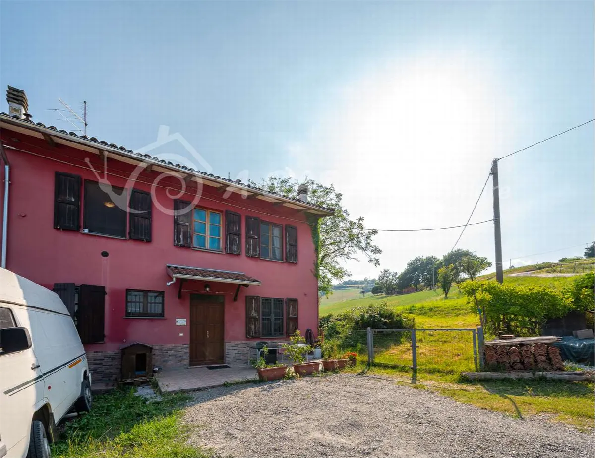 Casa indipendente in vendita a Medesano - foto 1