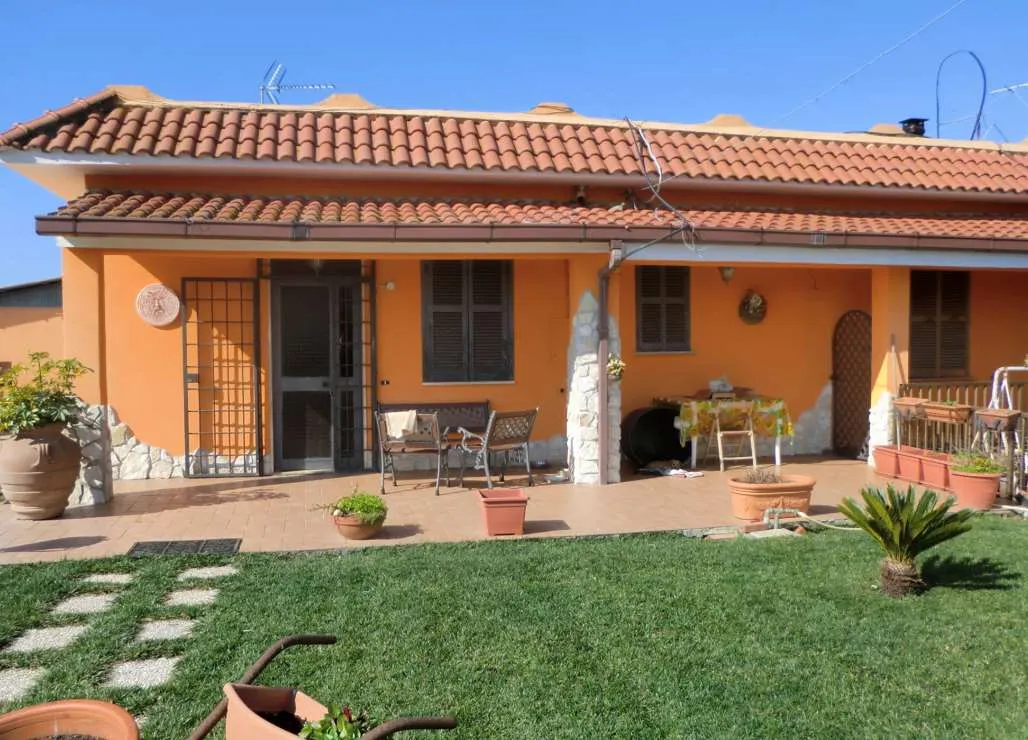 Villetta a schiera in vendita a Anzio - foto 1