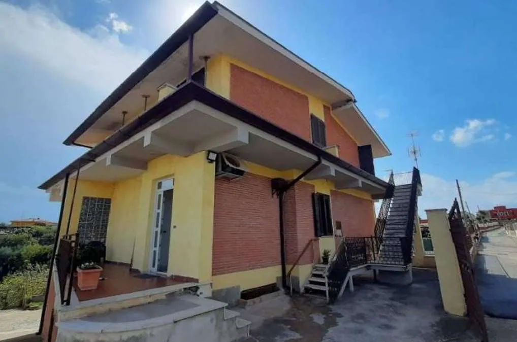 Casa indipendente in vendita a Ardea - foto 1