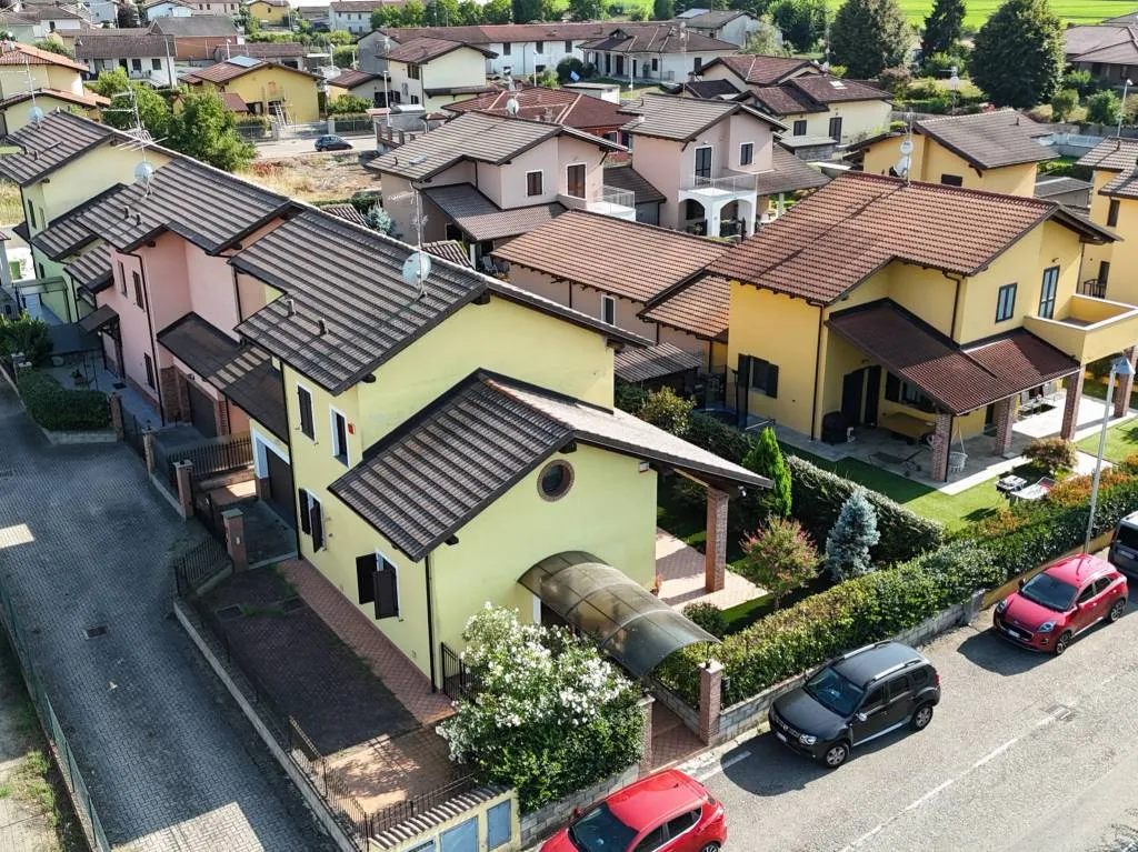 Villa in vendita a Pezzana - foto 1
