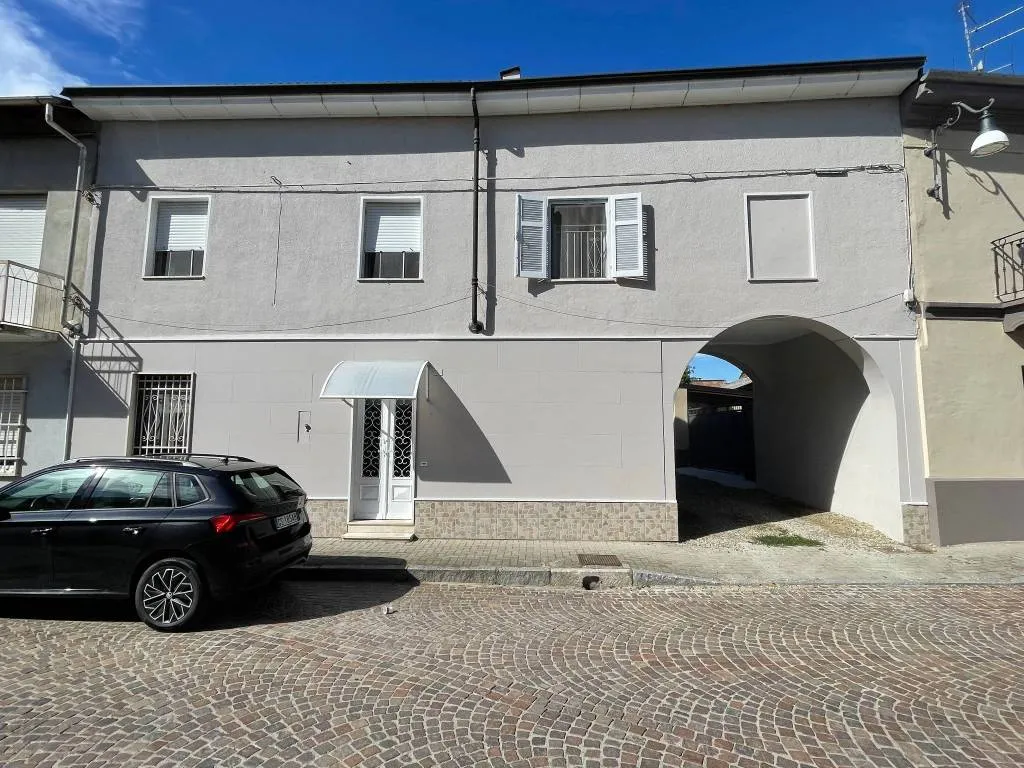 Casa indipendente in vendita a Stroppiana - foto 1