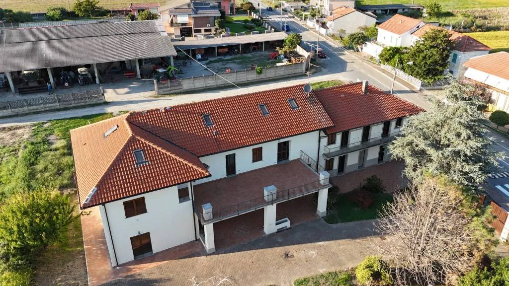Casa indipendente in vendita a Borgo Vercelli - foto 1