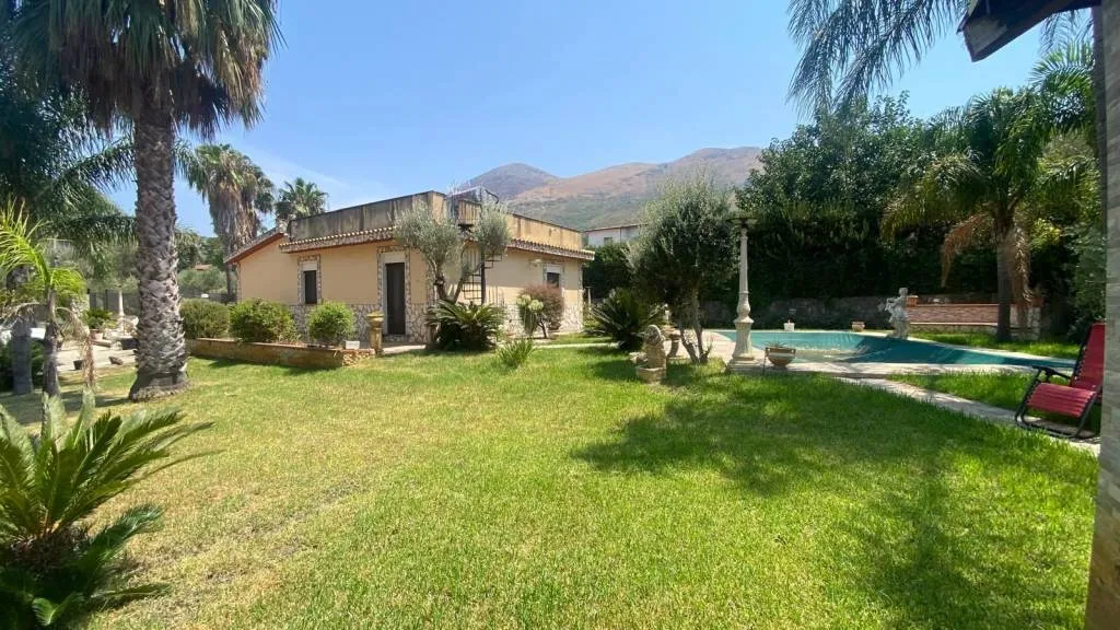 Villa in vendita a Carini - Centro - foto 1