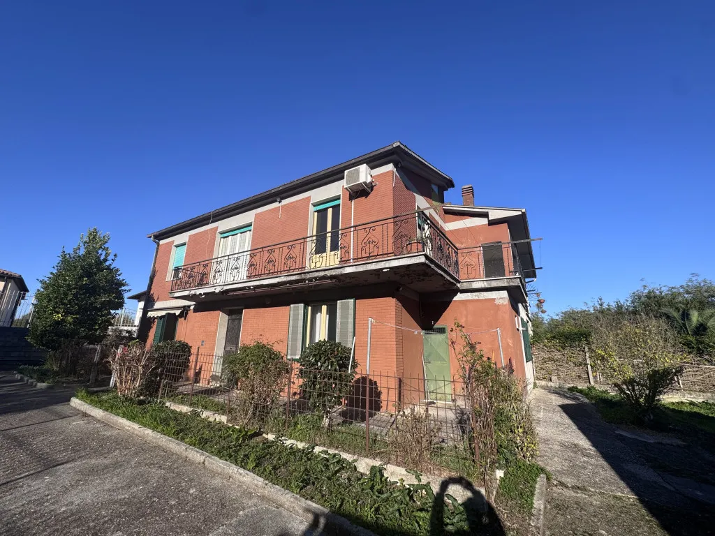 Casa indipendente in vendita a Patrica - foto 1
