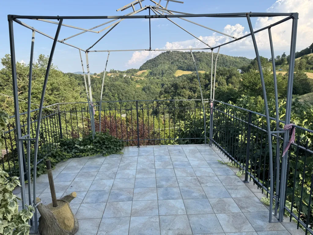 Casa indipendente in vendita a Carpineti - foto 1