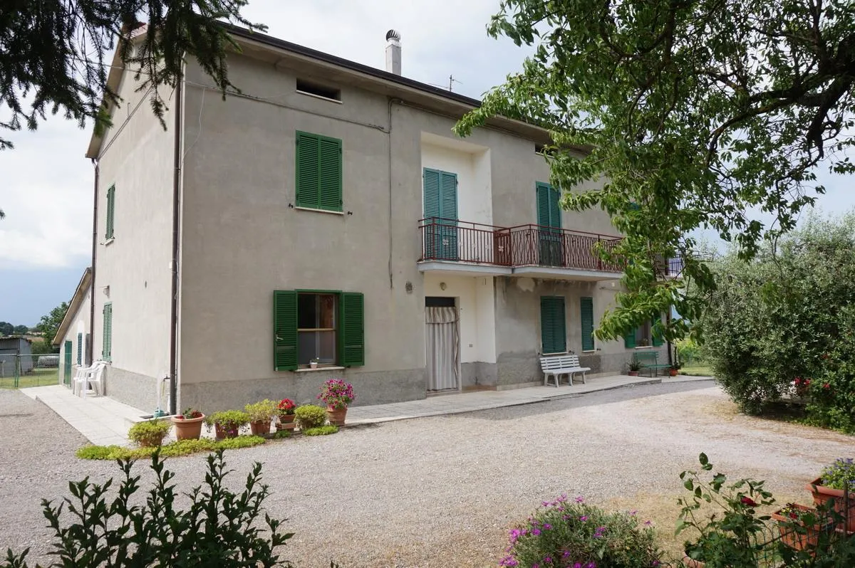 Casa indipendente in vendita a Castiglione del Lago - foto 1