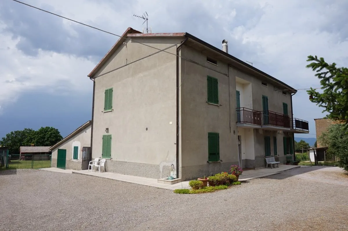 Casa indipendente in vendita a Castiglione del Lago - foto 2