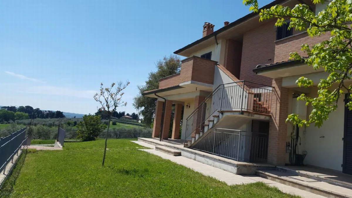 Casa indipendente in vendita a Castiglione del Lago - foto 1