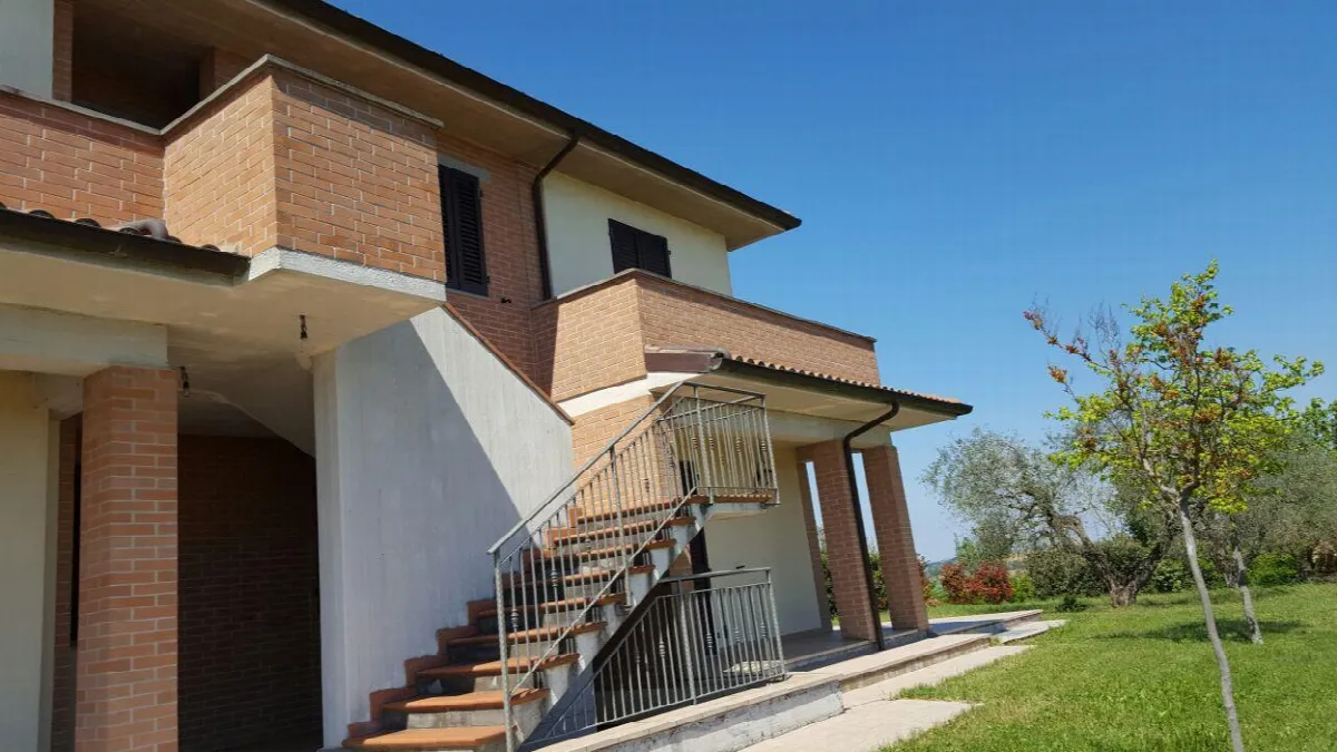 Casa indipendente in vendita a Castiglione del Lago - foto 2