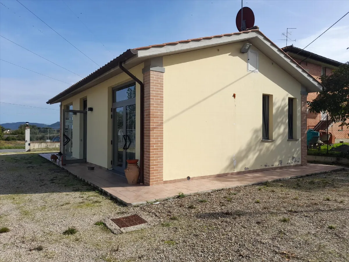 Casa indipendente in vendita a Castiglione del Lago - foto 2