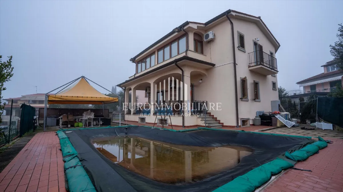 Villa in vendita a Arezzo - Chiani - foto 2