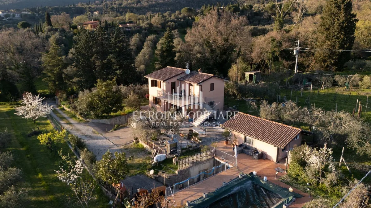 Villa in vendita a Passignano sul Trasimeno - foto 1