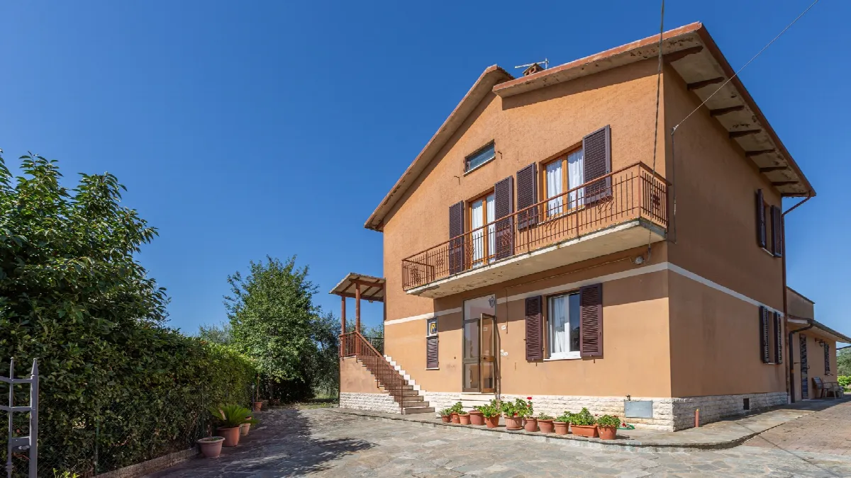 Casa indipendente in vendita a Castiglione del Lago - foto 2