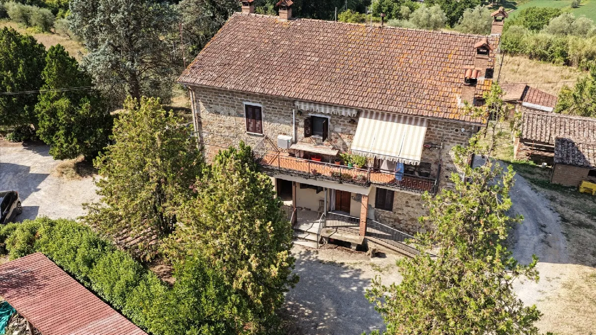 Casa indipendente in vendita a Fabro - foto 2