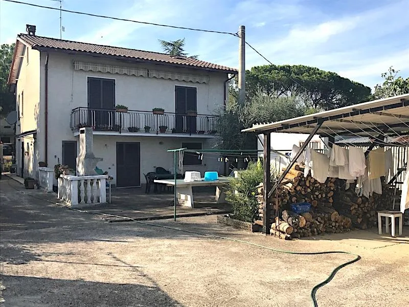 Casa indipendente in vendita a Castiglione del Lago - foto 2