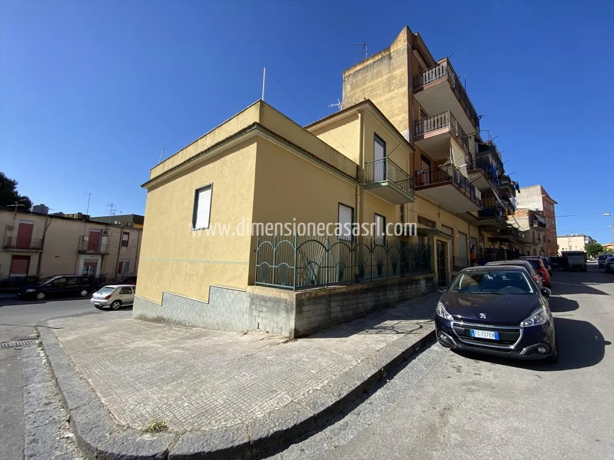 Casa indipendente in vendita a San Cataldo - foto 2