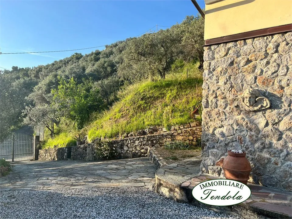 Casa indipendente in vendita a Castelnuovo Magra - foto 2