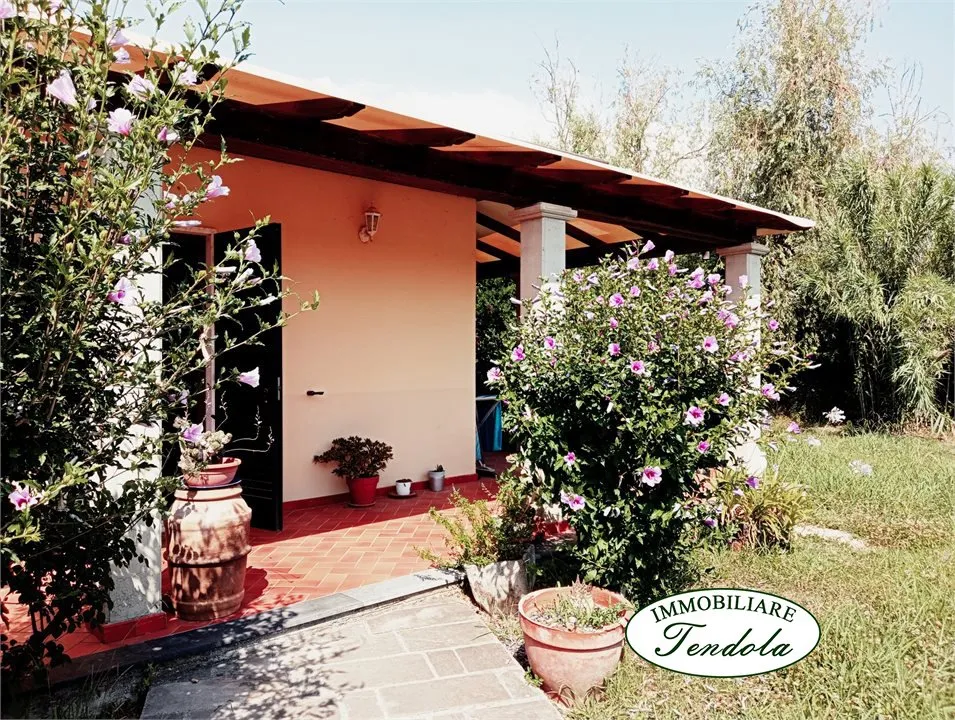 Casa indipendente in vendita a Carrara - foto 1
