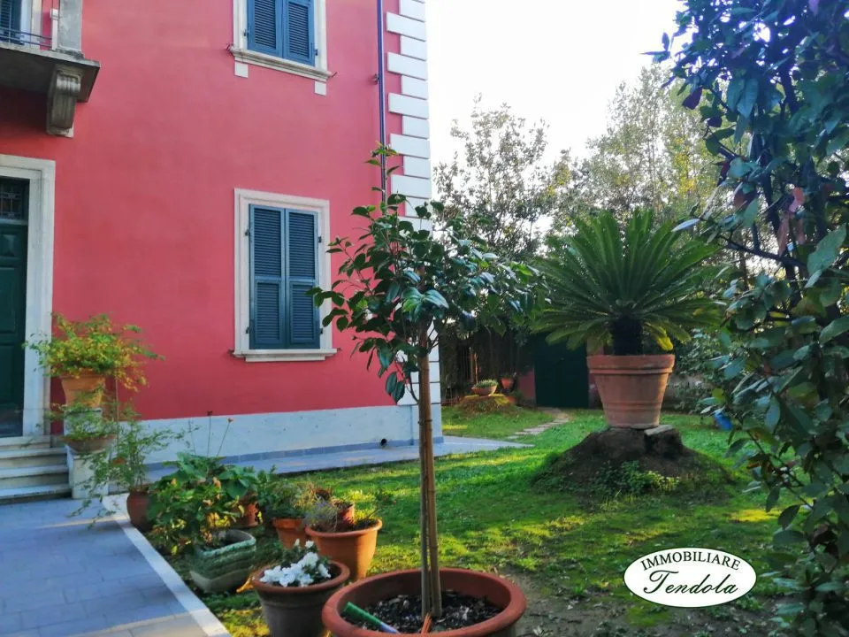 Villa in vendita a Carrara - Avenza - foto 1