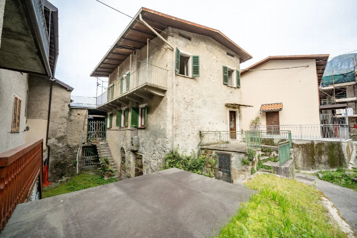Casa indipendente in vendita a Mandello del Lario - foto 1