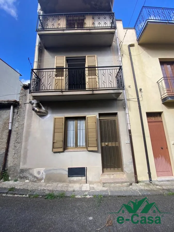 Casa indipendente in vendita a Montalbano Elicona - foto 1