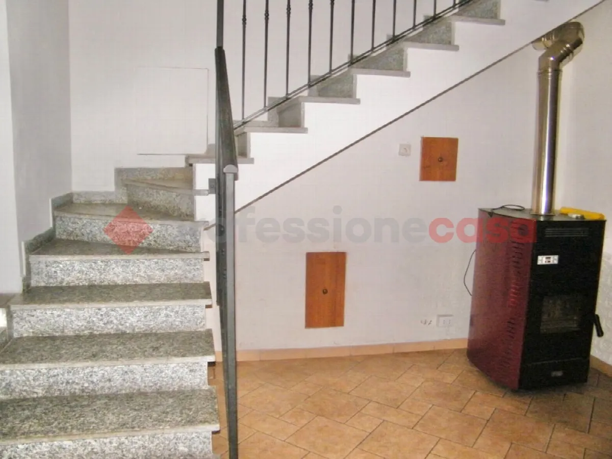 Casa indipendente in vendita a Varallo Pombia - foto 3