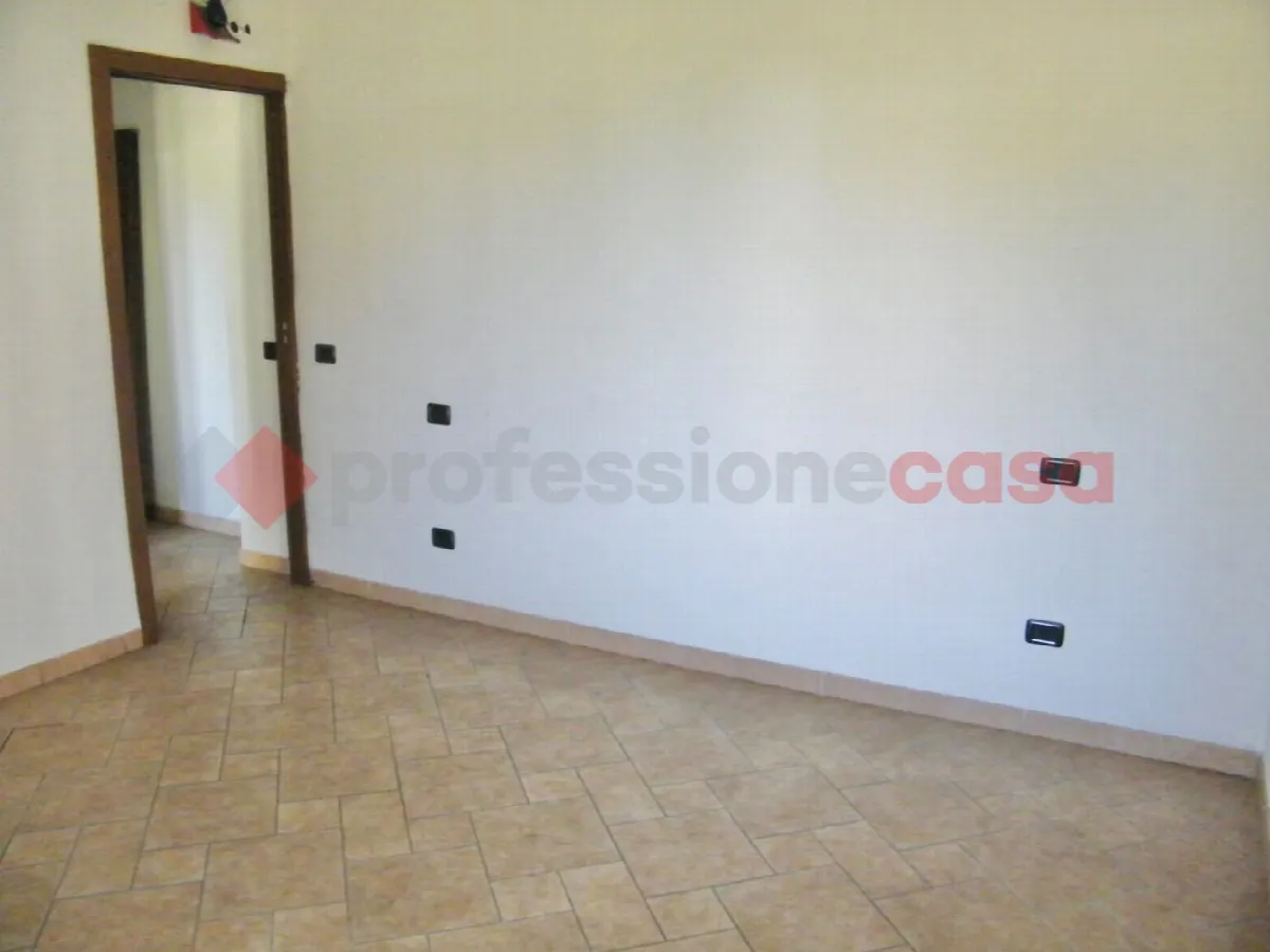 Casa indipendente in vendita a Varallo Pombia - foto 4