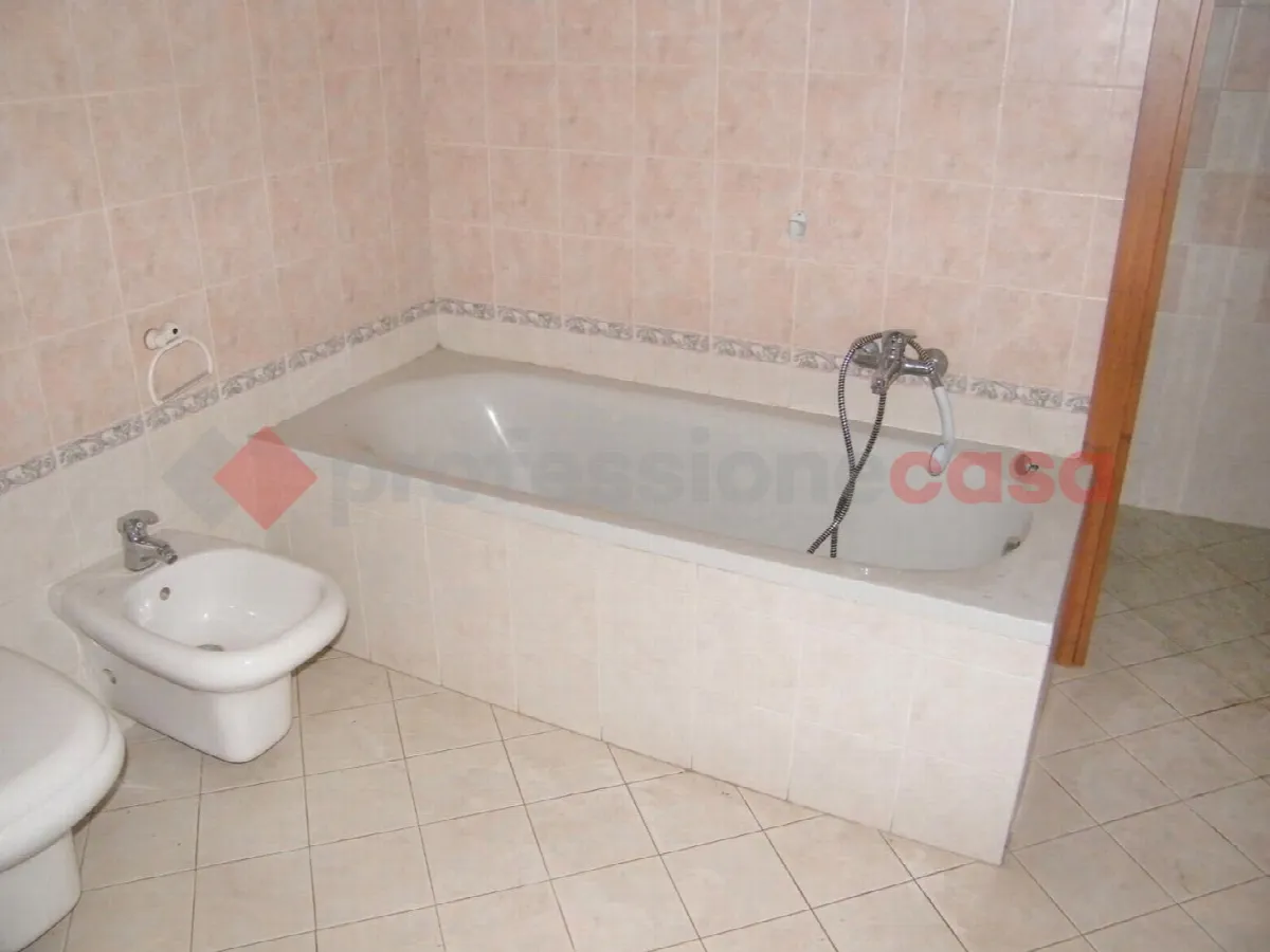 Casa indipendente in vendita a Varallo Pombia - foto 6