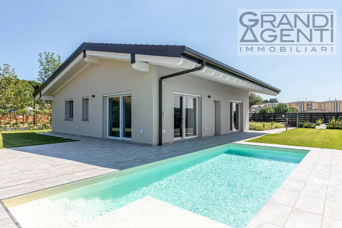 Villa in vendita a Castiglione delle Stiviere - foto 1