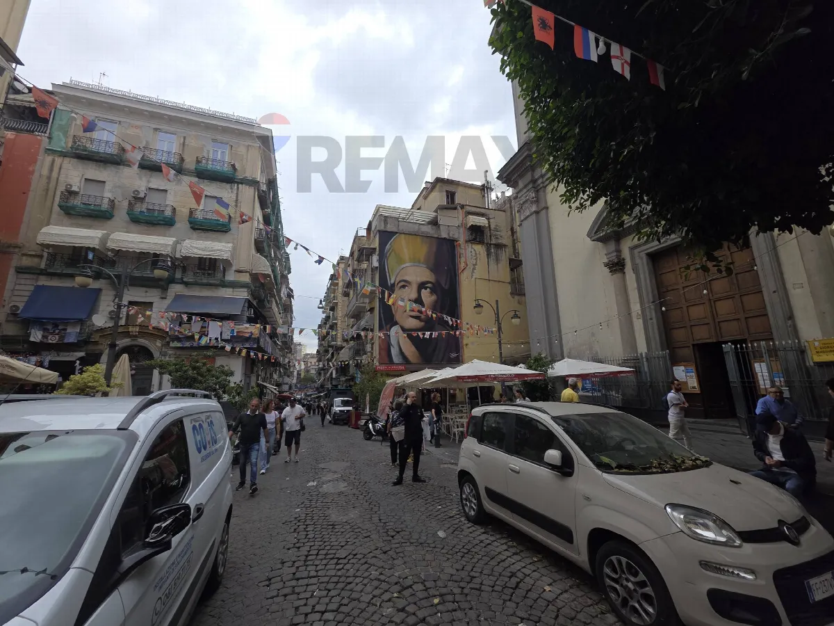 Appartamento in vendita a Napoli, Pendino - foto 1