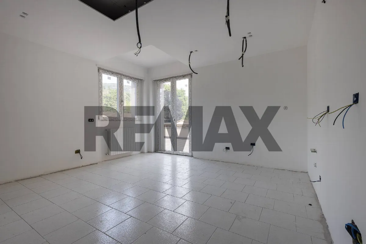 Appartamento in vendita a Cocquio-Trevisago, Trevisago - foto 4