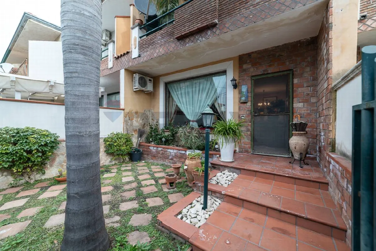 Villa a schiera in vendita a San Giovanni la Punta - foto 2