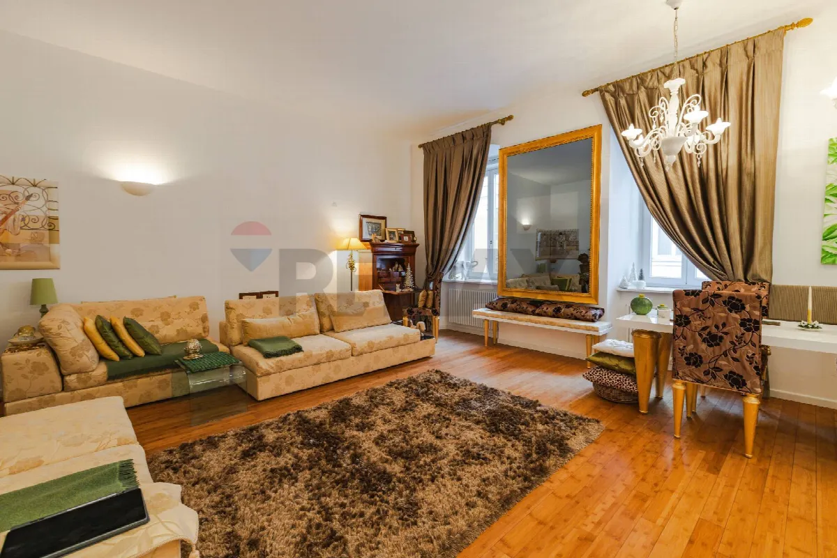 Appartamento in vendita a Trieste, Centro - foto 1