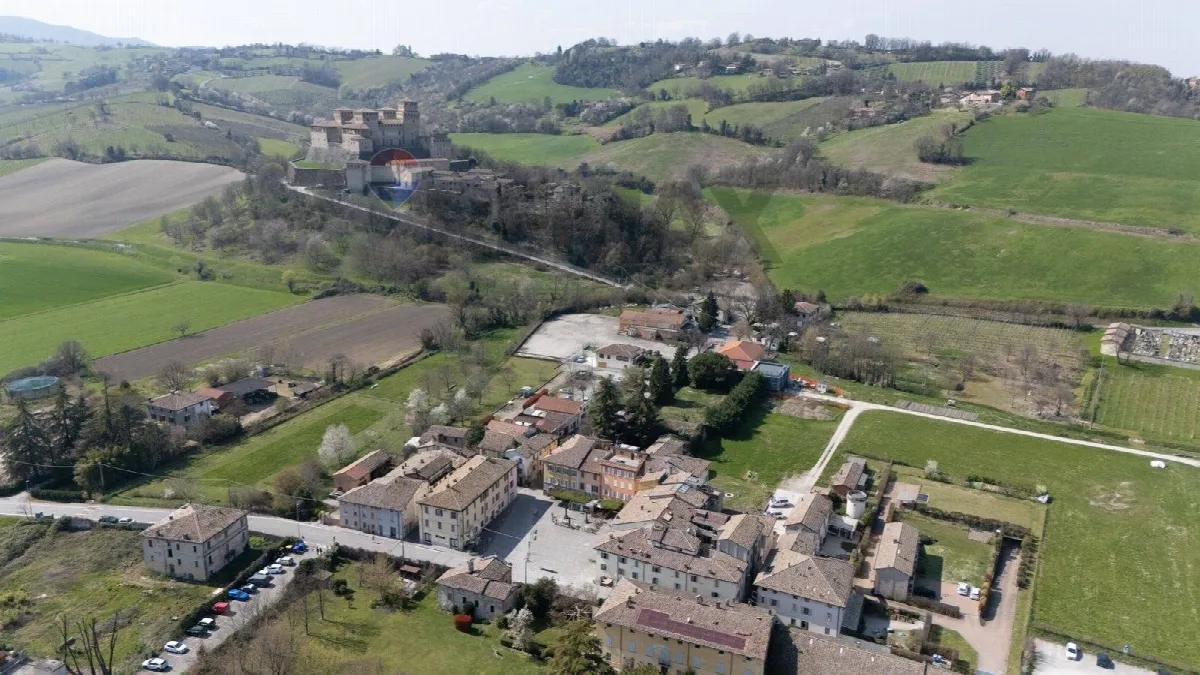 Appartamento in vendita a Langhirano, Torrechiara - foto 2