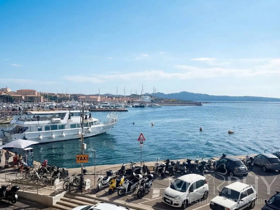 Quadrilocale in vendita a La Maddalena, Centro Storico - foto 1