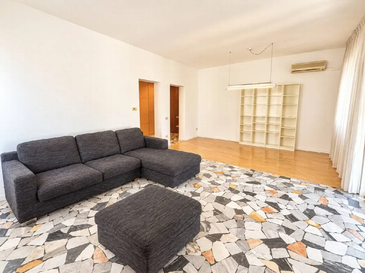 Appartamento quadrilocale in vendita a Vicenza, S. Bortolo-Ospedale-Piscine - foto 3