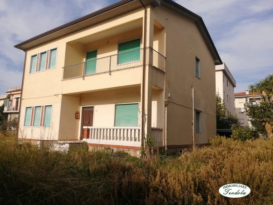 Casa indipendente in vendita a Carrara - Avenza - foto 1