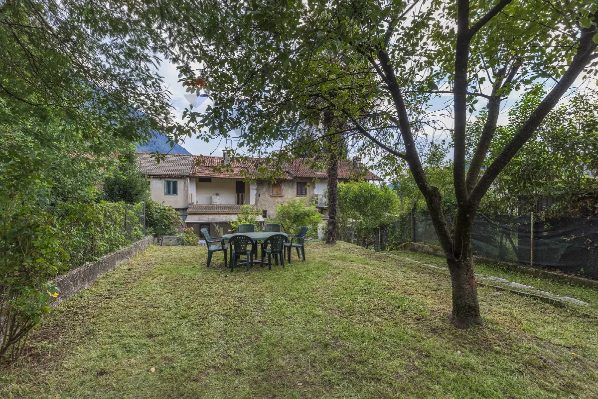 Porzione di casa in vendita a Laveno-Mombello, Mombello - foto 1