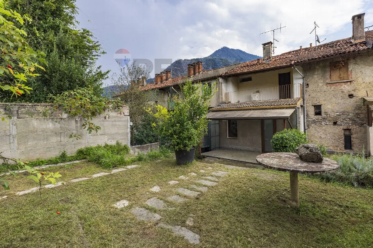 Porzione di casa in vendita a Laveno-Mombello, Mombello - foto 2