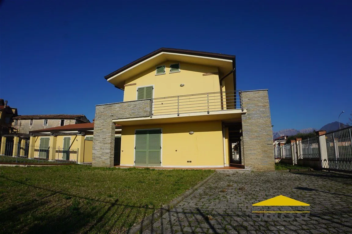Casa indipendente in vendita a Carrara - Avenza - foto 2