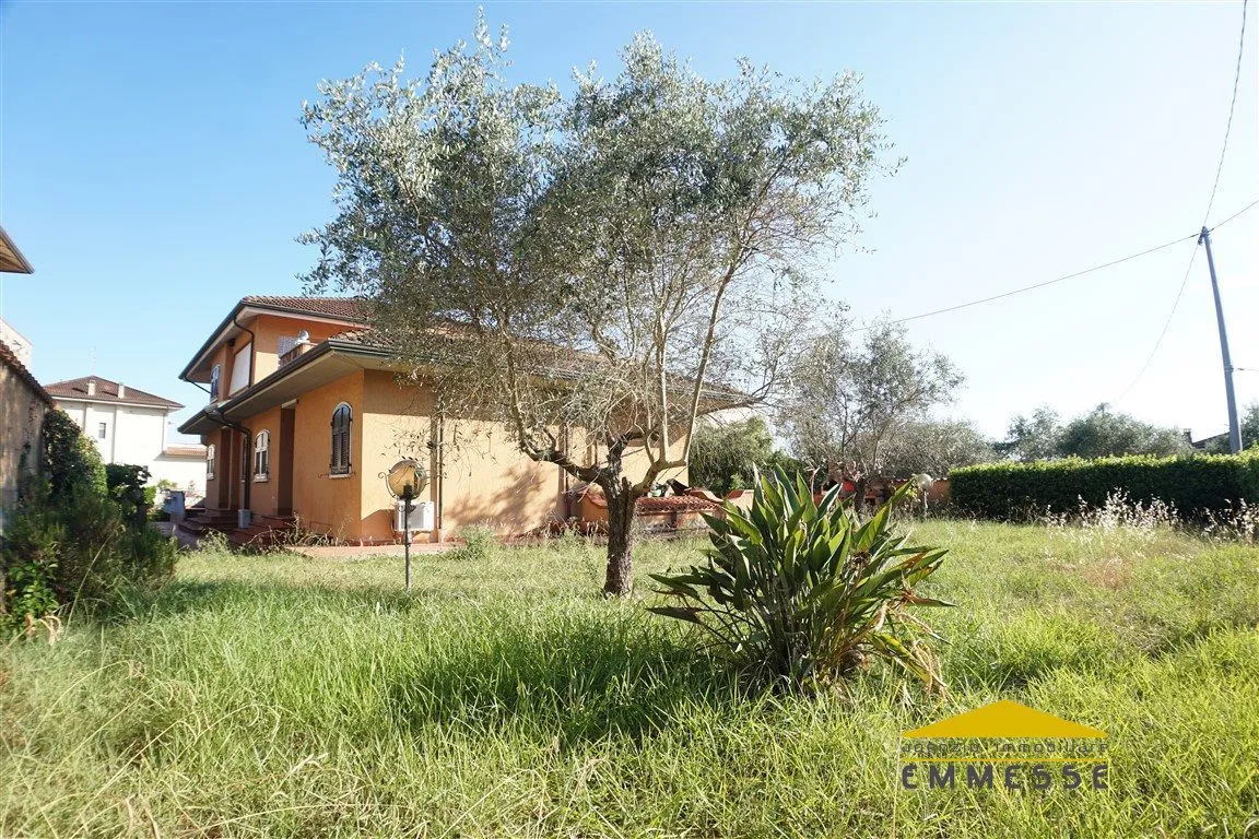 Casa indipendente in vendita a Carrara - foto 1