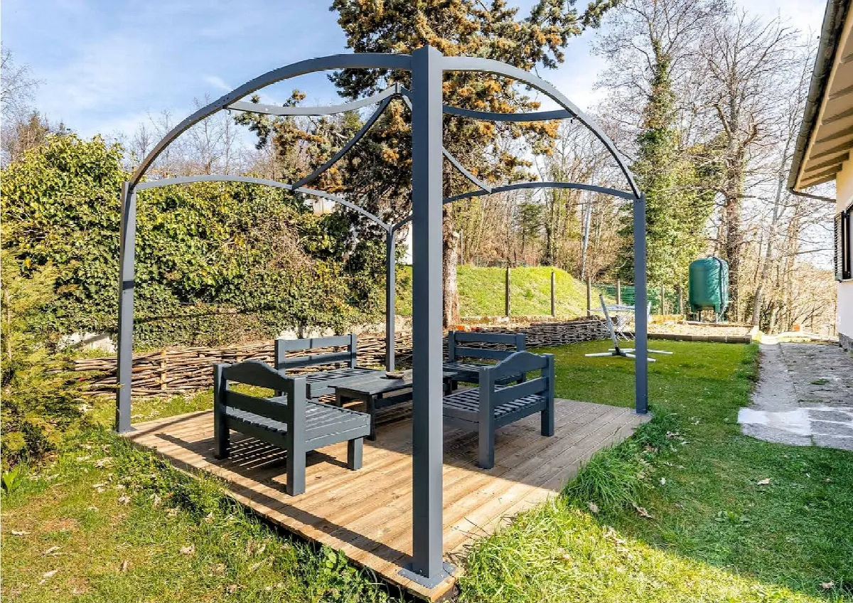 Villetta libera su quattro lati recentemente ristrutturata con giardino  in vendita a Pescia - foto 3