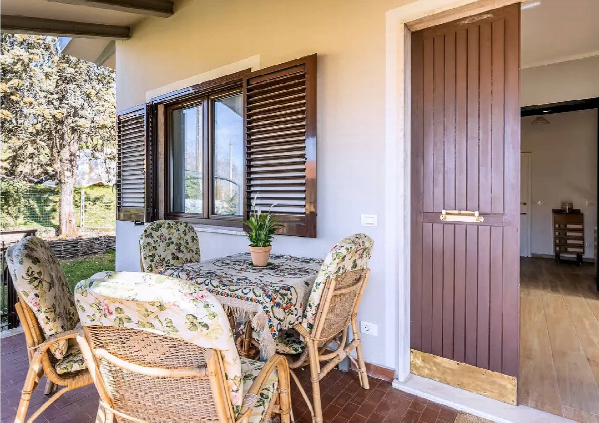 Villetta libera su quattro lati recentemente ristrutturata con giardino  in vendita a Pescia - foto 5