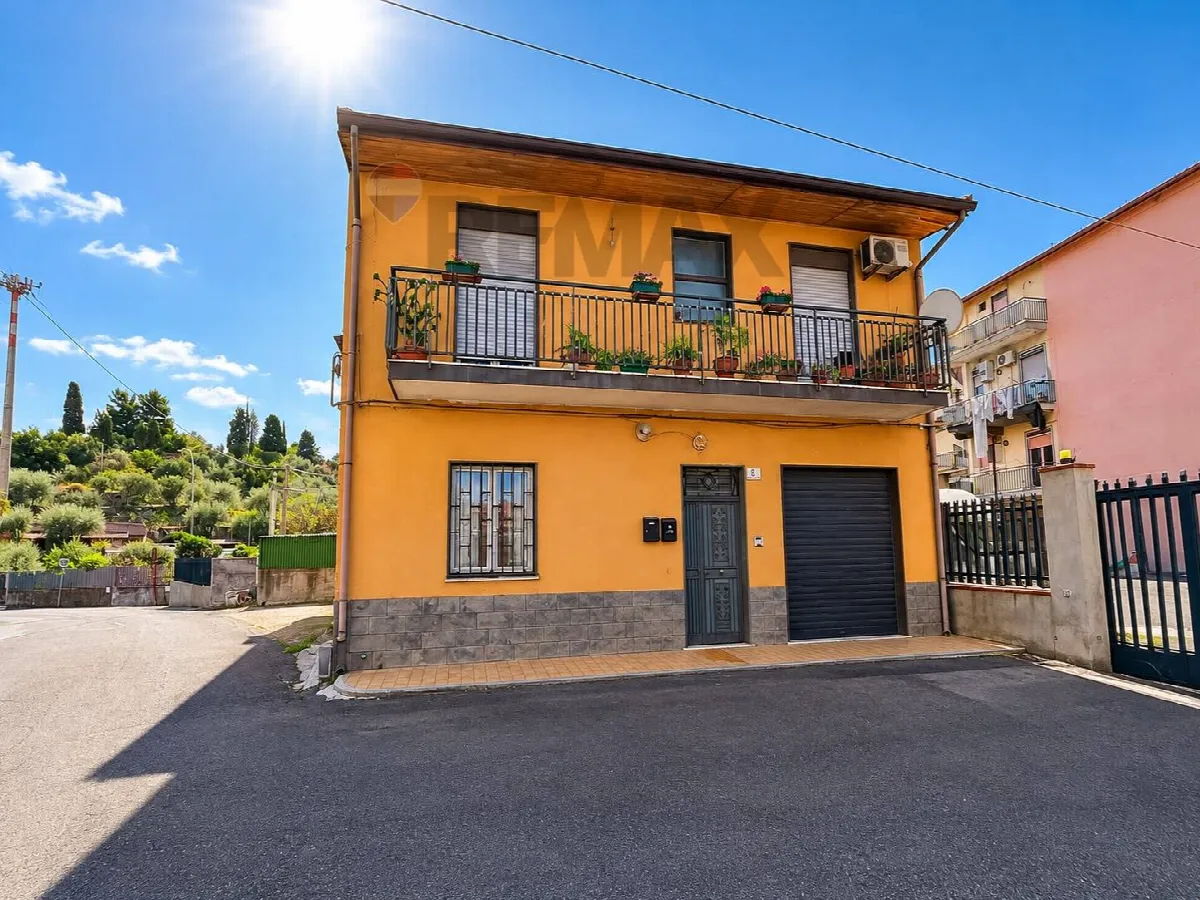 Casa Semindipendente in vendita a Motta Sant'Anastasia - foto 1