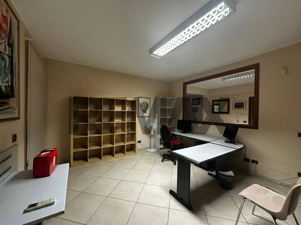Ufficio in vendita a Giarre, Macchia - foto 1