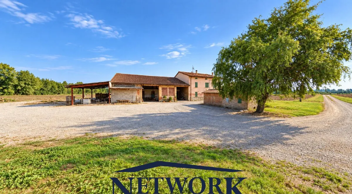 Cascina con Stalle/Fienili in vendita a Goito - foto 3