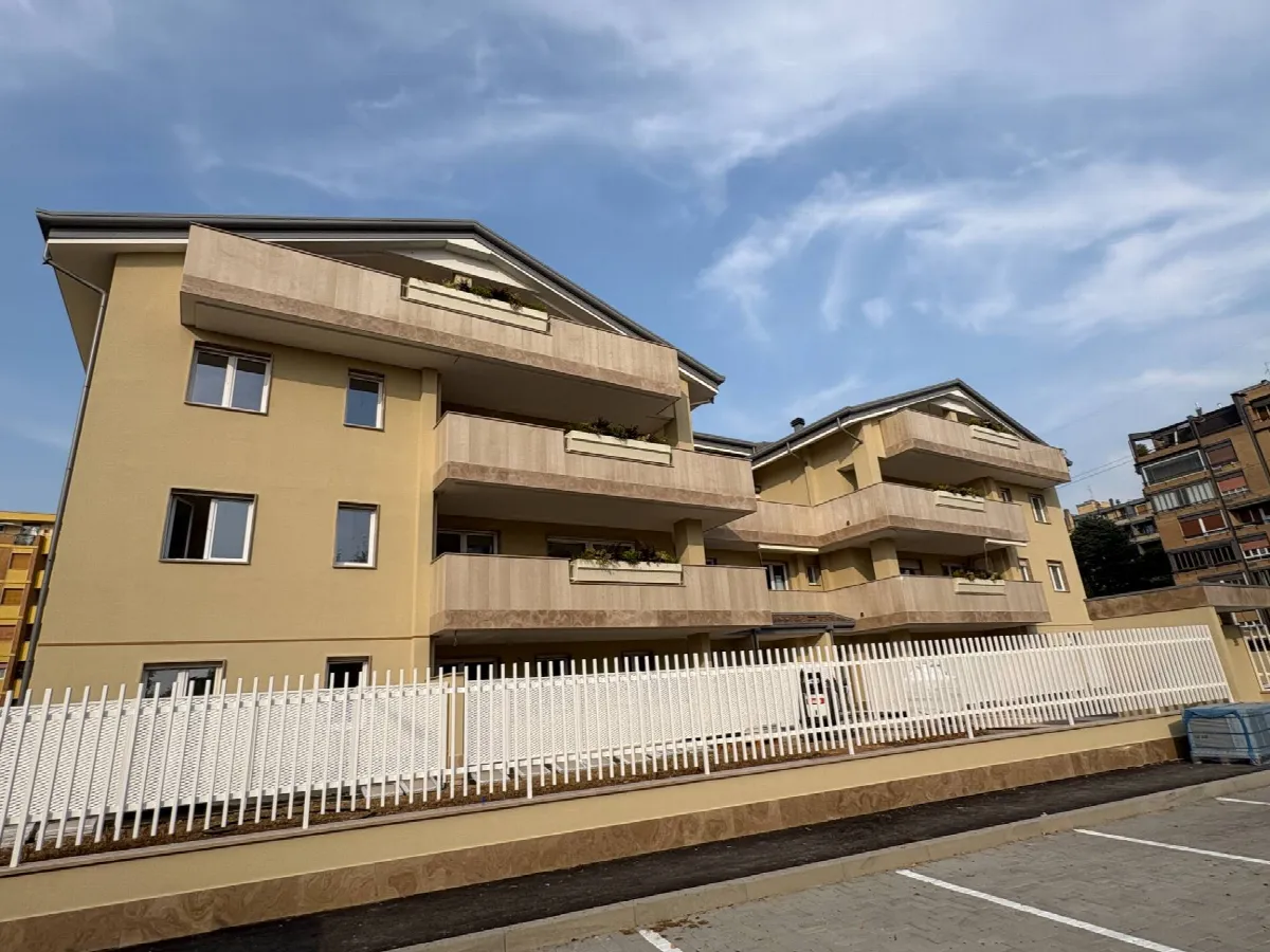 Quadrilocale con terrazzo in vendita a Rho - foto 3