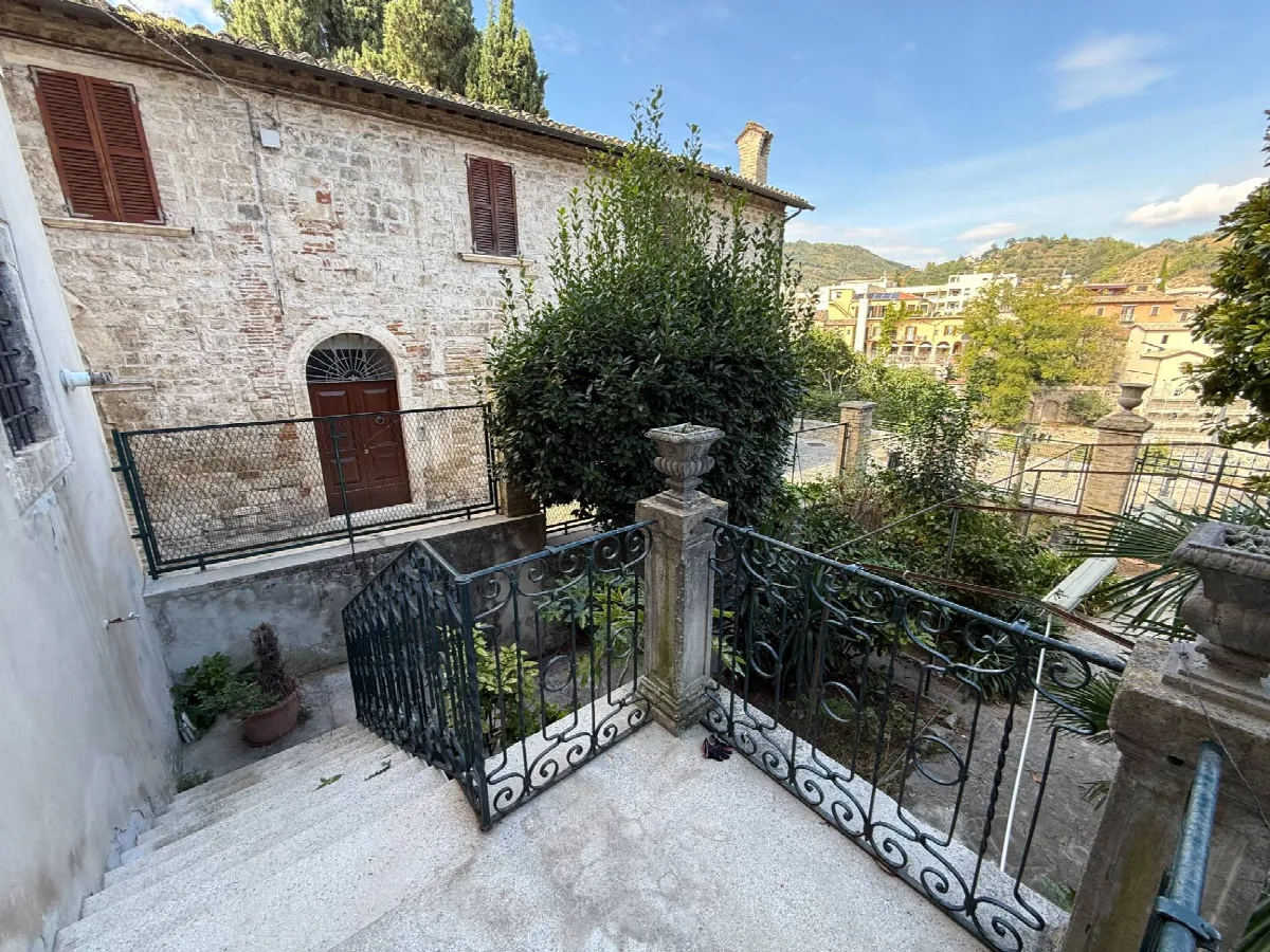 Casa ingresso indipendente con giardino in vendita a Ascoli Piceno, Centro Storico - foto 3
