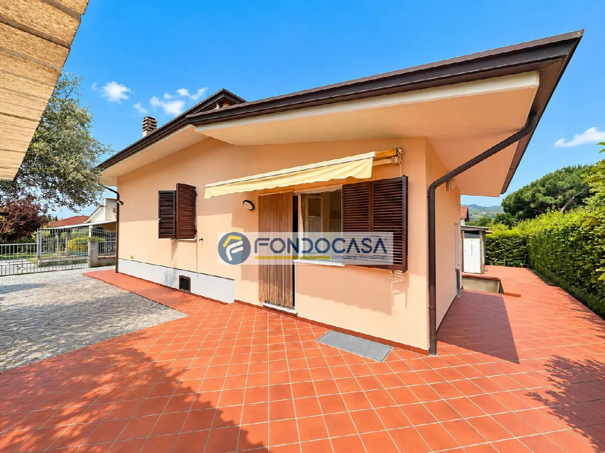 Villa bifamiliare in vendita a Massa, Periferia - foto 1