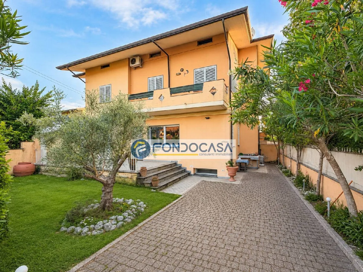 Casa semindipendente in vendita a Montignoso - foto 1